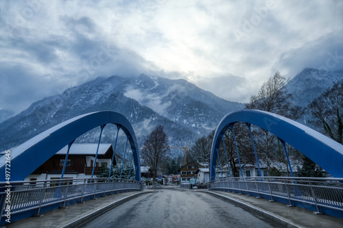 Brücke auf dem Weg in die Berge in Farchant