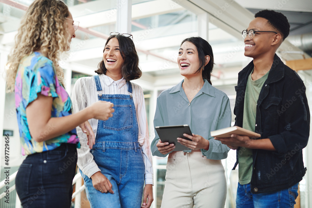Obraz premium Thats an amazing idea. Shot of a group of businesspeople having a discussion in an office.