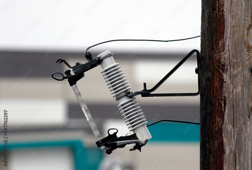 un poteau électrique en ville un poteau électrique en ville