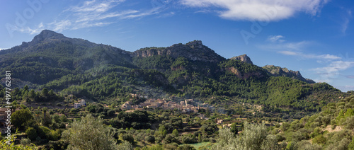Town of Estellenc in the mountains of Mallorca (Spain) © julen