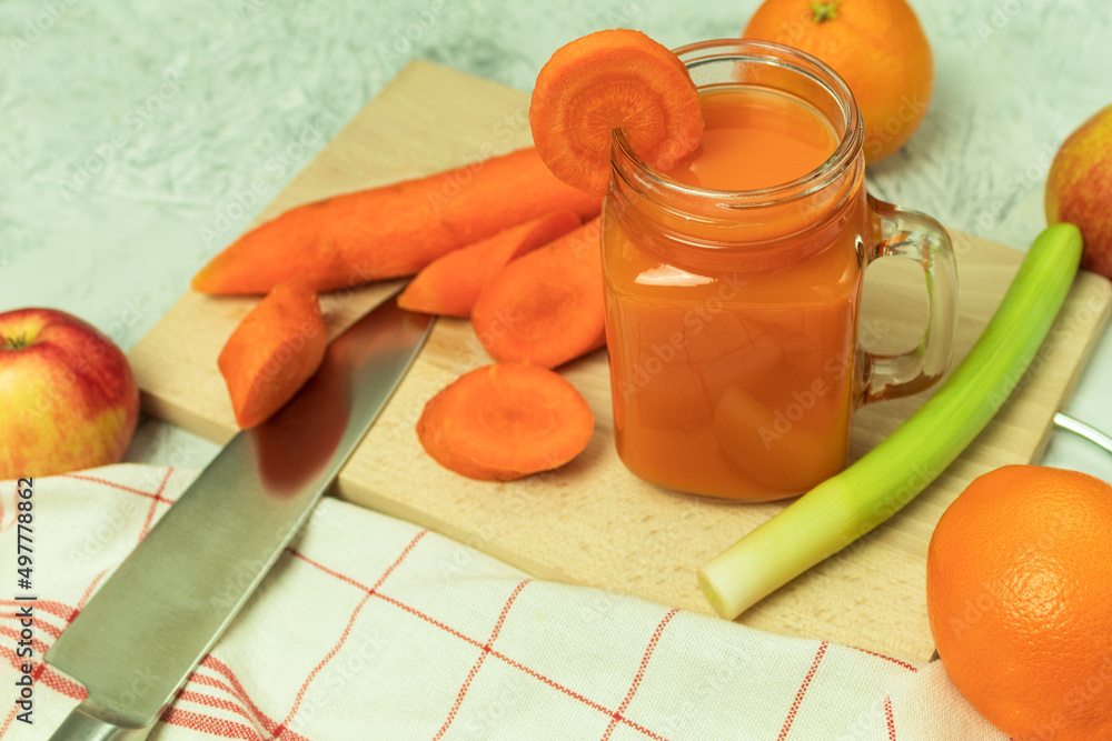 Fresh and healthy juice from carrots and leeks Fresh and healthy juice from carrots and leeks