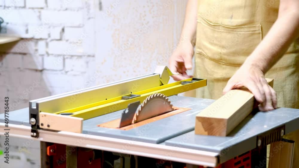 The master sets the level on the circular saw The master sets the level on the circular saw
