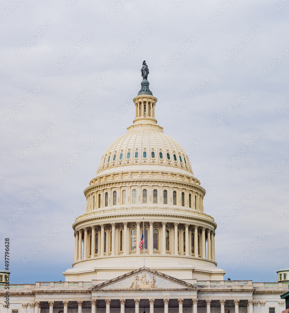 Obraz premium Overcast view of the United States Capitol