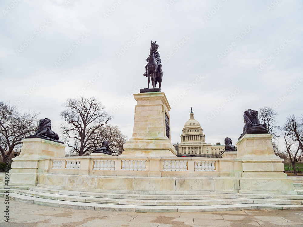 Overcast view of the United States Capitol with Ulysses S. Grant Memorial