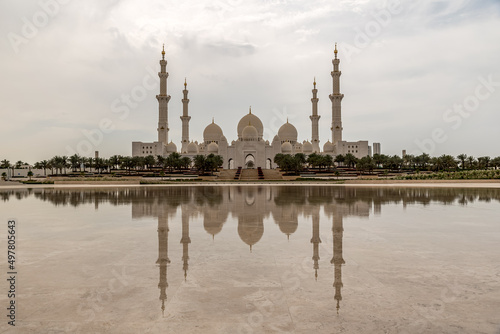 Great mosque of Abu Dhabi with reflections