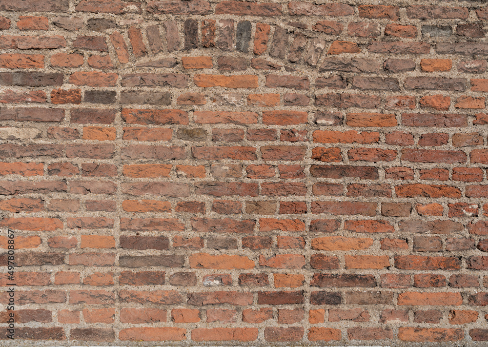 Zielwand alt mit zugemauerter Türöffnung als Hintergrund. Gemauerter alter Türbogen. Zielwand alt mit zugemauerter Türöffnung als Hintergrund. Gemauerter alter Türbogen.