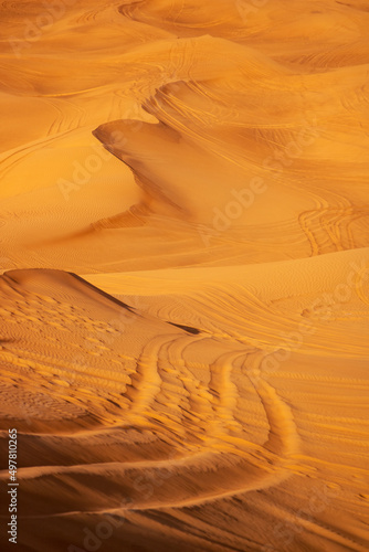 wunderschöne dünen in der wüste in dubai