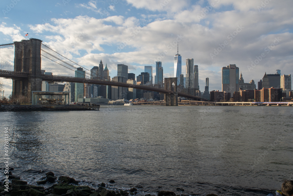 Naklejka premium Looking Across the East River