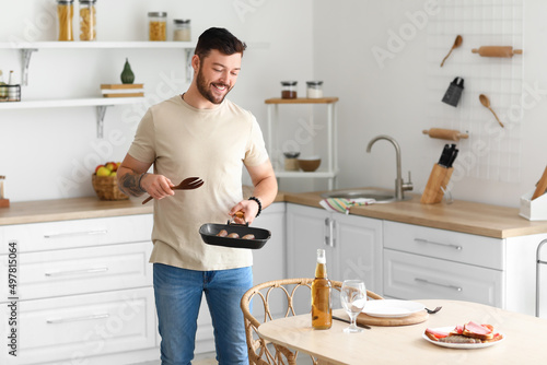 Young bearded man with frie...