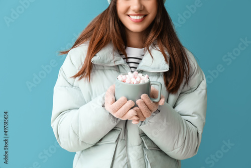 Young woman in warm gloves ...