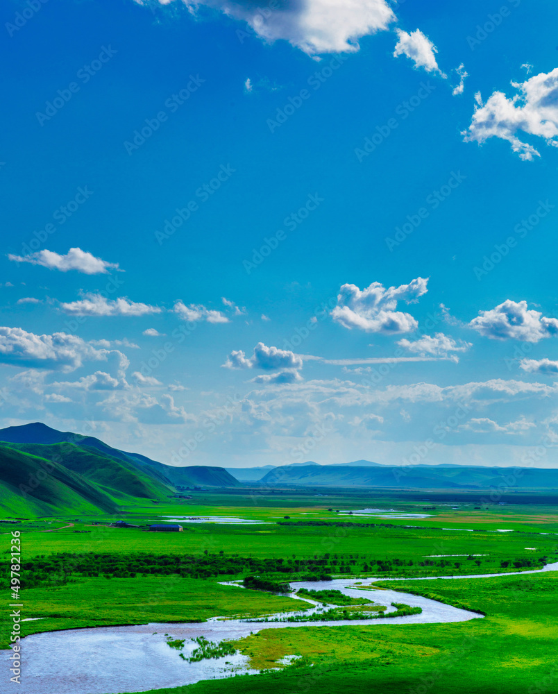 Obraz premium Plain, grasslands, river and mountain