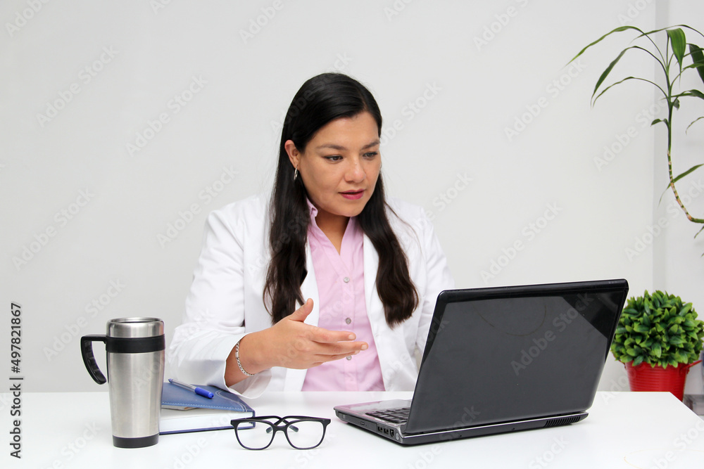 Latina medical doctor woman gives remote consultation by video call on the internet for the Covid-19 quarantine in the new normality due to the Coronavirus pandemic
Latina medical doctor woman gives remote consultation by video call on the internet for the Covid-19 quarantine in the new normality due to the Coronavirus pandemic