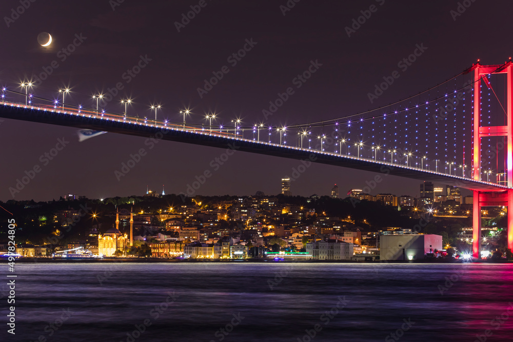 Obraz premium Night in the Istanbul Bosphorus, Uskudar Istanbul Turkey