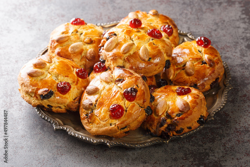 Billede på lærred Fat rascal, closely related to the historical turf cake, is a type of cake, similar to a scone or rock cake in both taste and ingredients close-up in a plate on the table