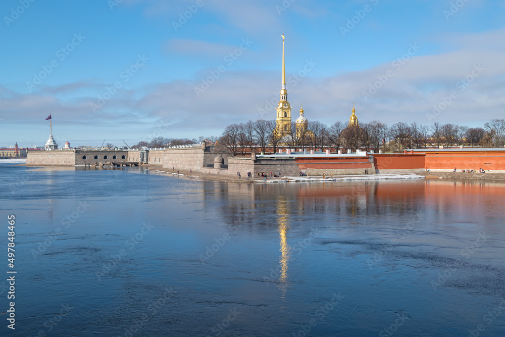 Obraz premium Peter and Paul fortress on a sunny March day. Saint-Petersburg, Russia