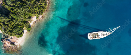 Fototapeta Naklejka Na Ścianę i Meble -  Waves and yacht from top view. Turquoise water background from top view. Summer seascape from air. Top view from drone. Travel-image