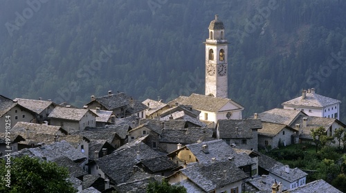 Foto The mountain village of Soglio with the church of St