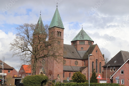 Blick auf die St Nikolauskirche in Rhede.