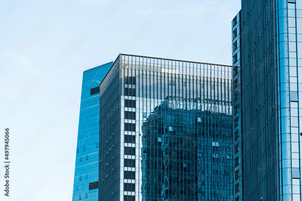 Fototapeta premium Modern office buildings under blue sky