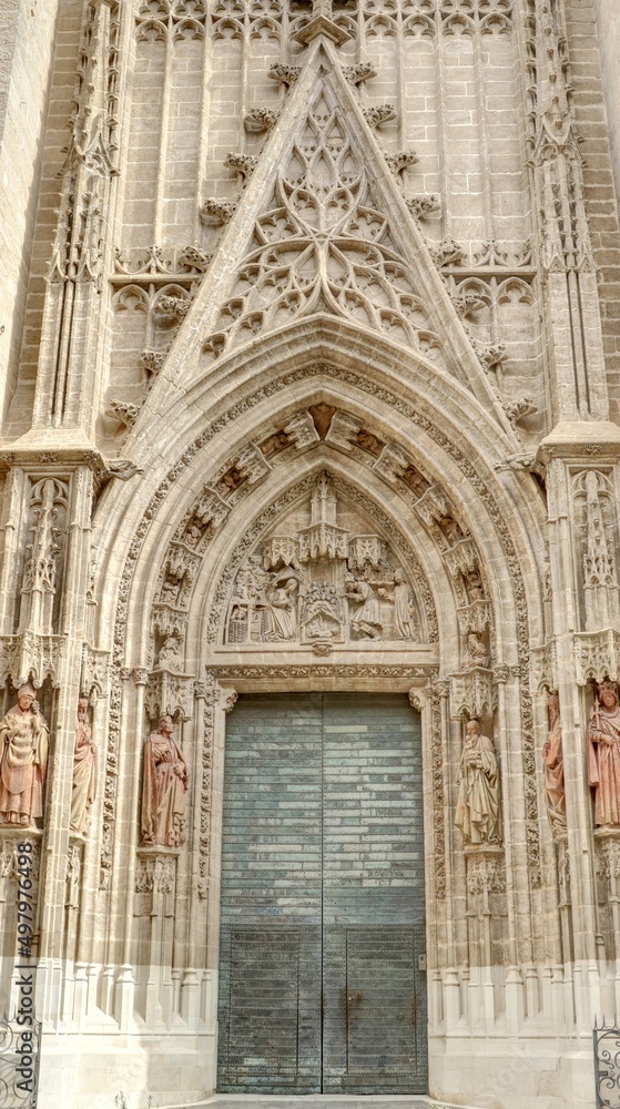 cathédrale de Séville au centre ville et ses rues en Andalousie