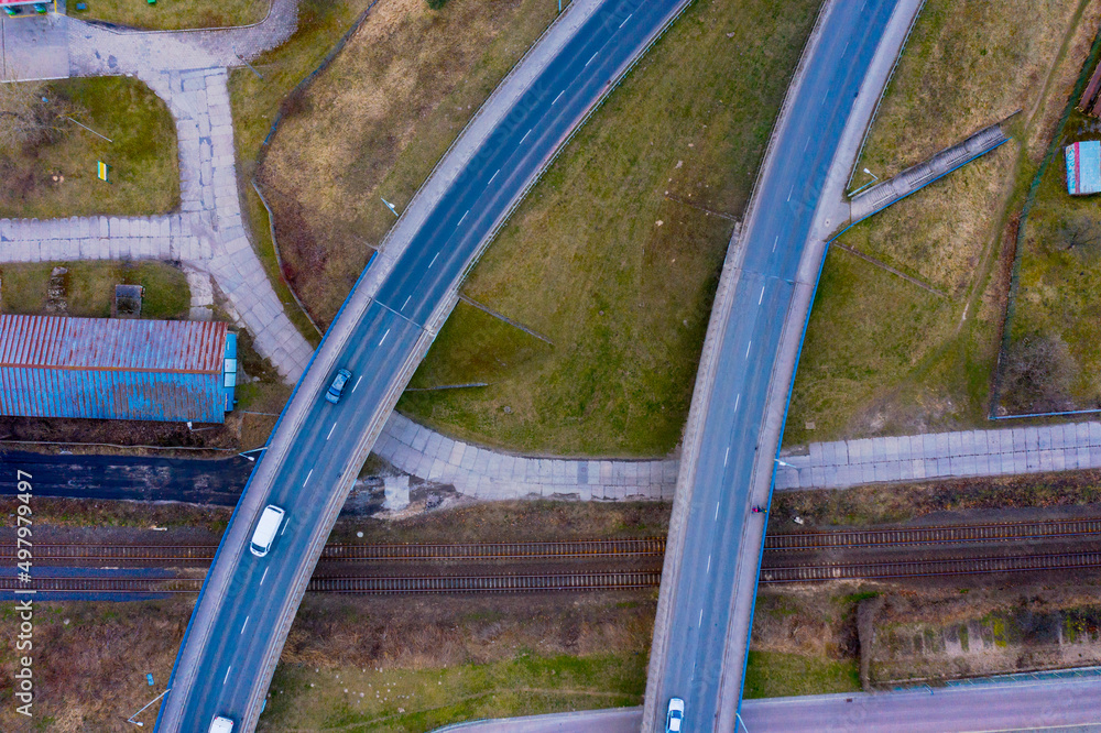 Wschodnia część miasta Gorzów Wielkopolski, widok z lotu ptaka na estakadę nad linią kolejową.
