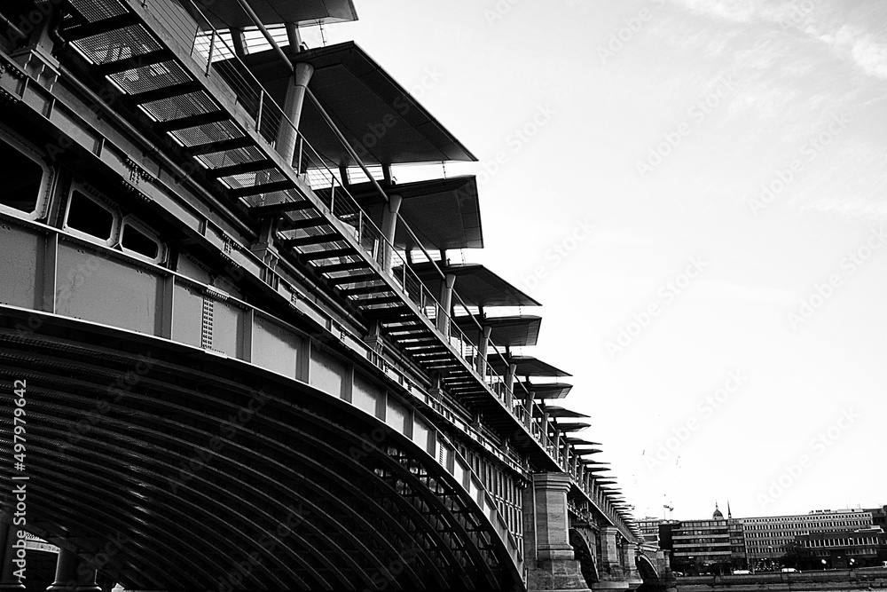 Fototapeta premium bridge over the river thames
