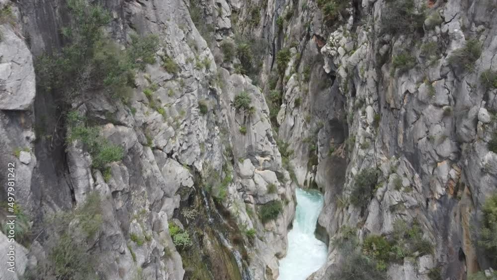 Barranco o Desfiladero, rio ente paredes de rocas con aguas torrenciales, Estret de les Penyes en Alicante, Callosa de Ensarria Barranco o Desfiladero, rio ente paredes de rocas con aguas torrenciales, Estret de les Penyes en Alicante, Callosa de Ensarria