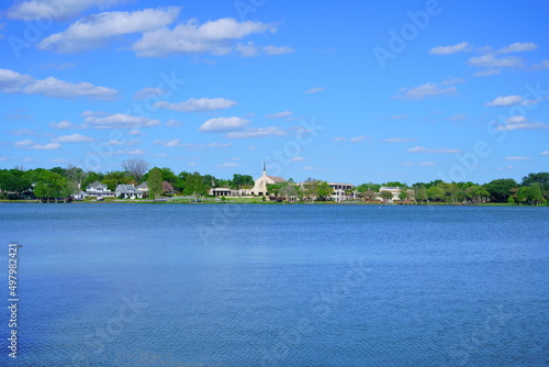 Fototapeta Naklejka Na Ścianę i Meble -  Landscape of lake Morton in city center of lakeland Florida	
