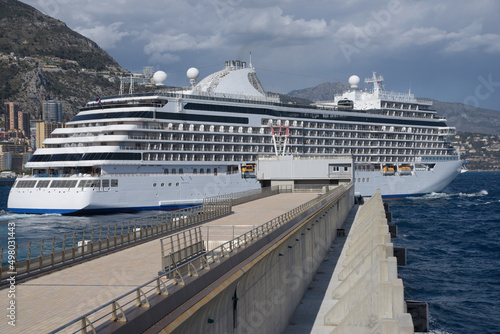 départ d'un bateau de croisière du port - Monaco Méditerranée