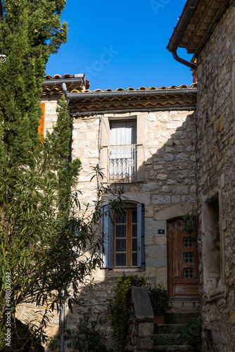 Fototapeta Naklejka Na Ścianę i Meble -  Ruelle du village médiéval des Matelles (Occitanie, France)