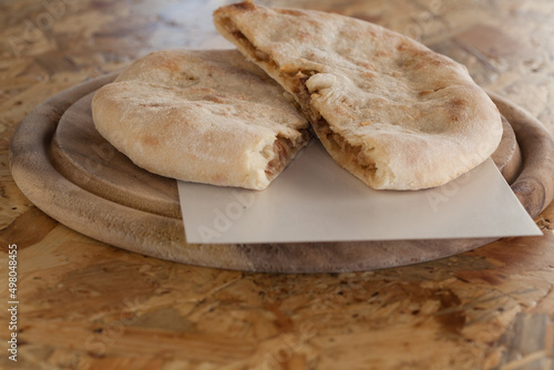 Pita bread filled with vegetables 