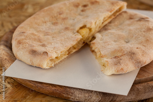 Pita bread filled with vegetables 