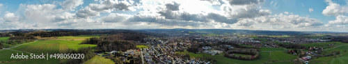 Weingarten, Deutschland: Luftpanorama der malerischen Stadt © KK imaging