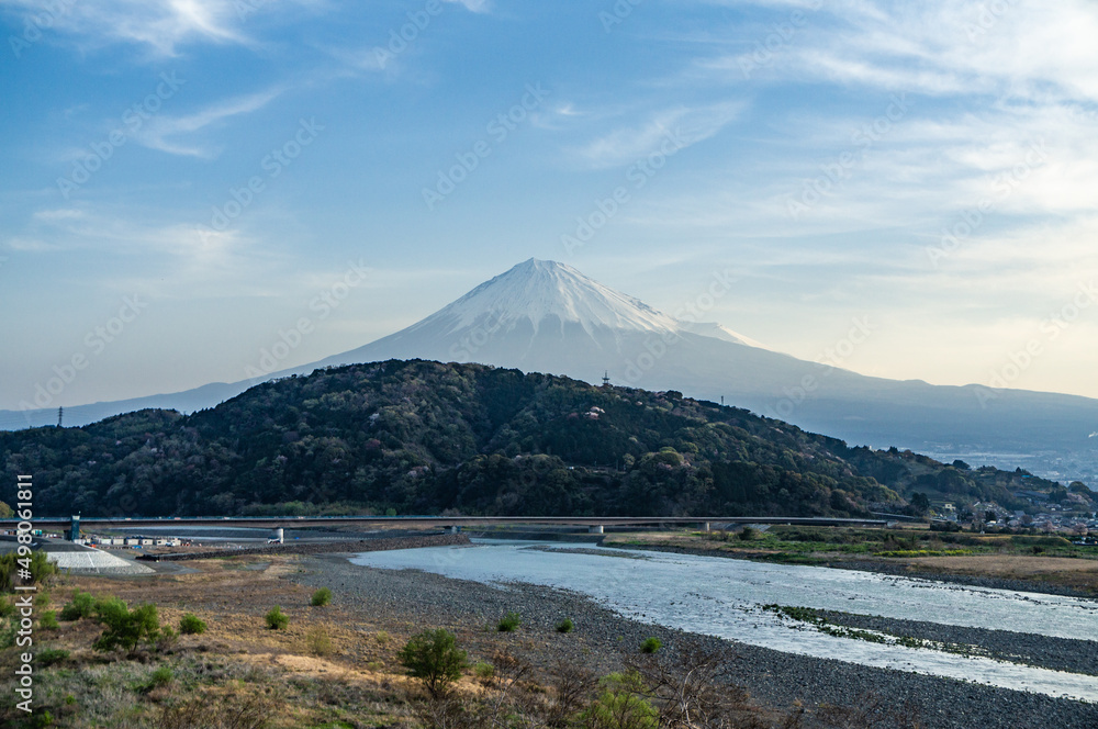 静岡県富士市富士川から見た富士山