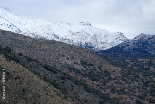 Obraz na płótnie Snow-capped mountains in Crete, in the Askifou region w salonie