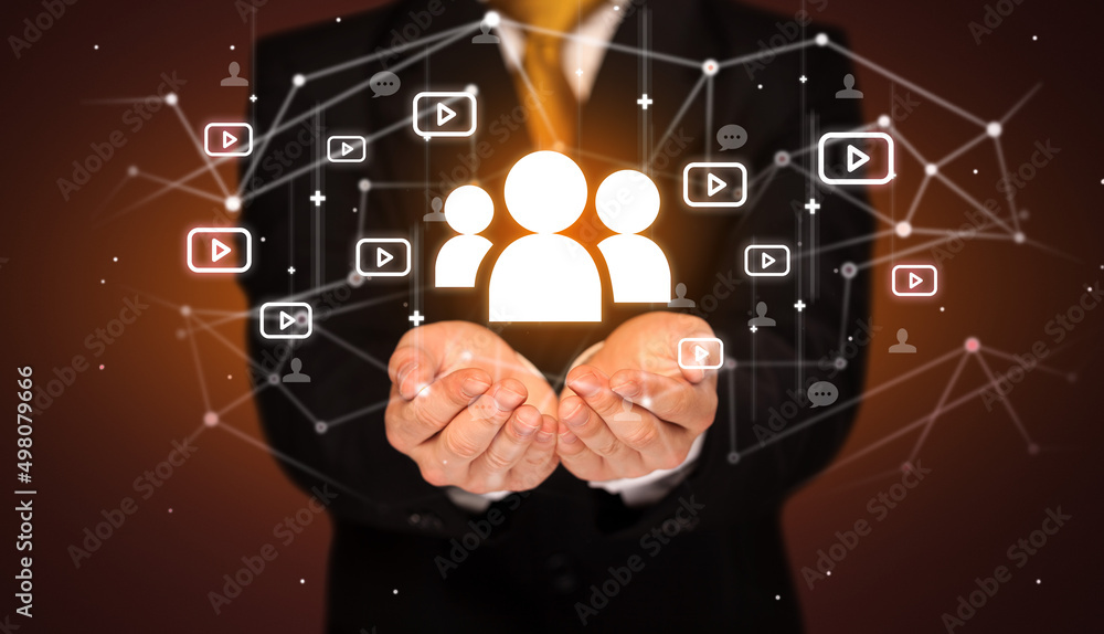 Obraz premium Hand holding social media icons