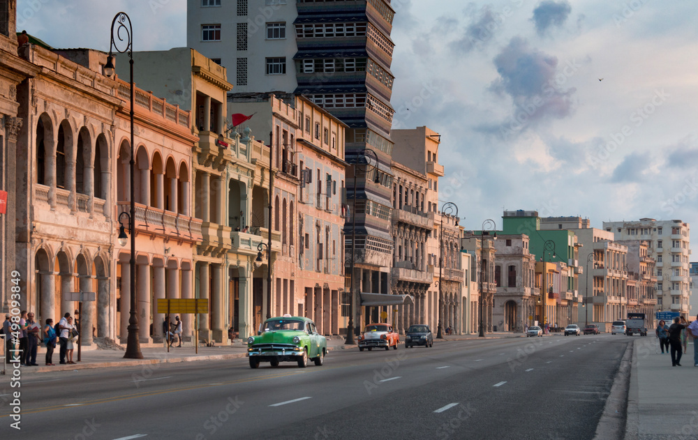 Obraz premium ATARDECER EN EL MALECOM