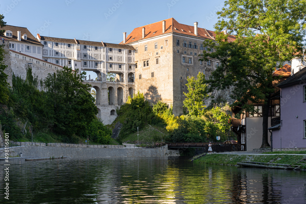 Fototapeta premium Cloak bridge seen from Vltava river in Český Krumlov, Czech Republic