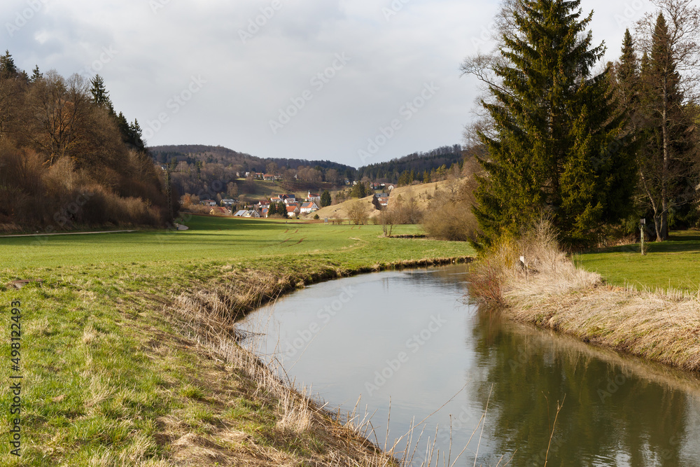 Fluss Lauchert mit Ausblick auf Gammertingen-Bronnen (Hohenzollern) Fluss Lauchert mit Ausblick auf Gammertingen-Bronnen (Hohenzollern)