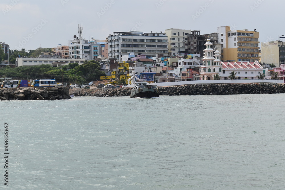 Fototapeta premium city view from the ocean , rock view