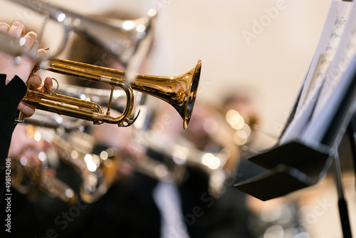 Tablou pe pânză Bells of multiple trumpets during a concert