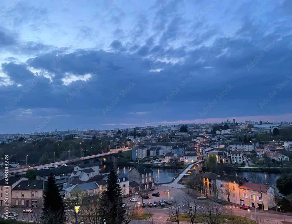 Panoramique en soirée sur Limoges