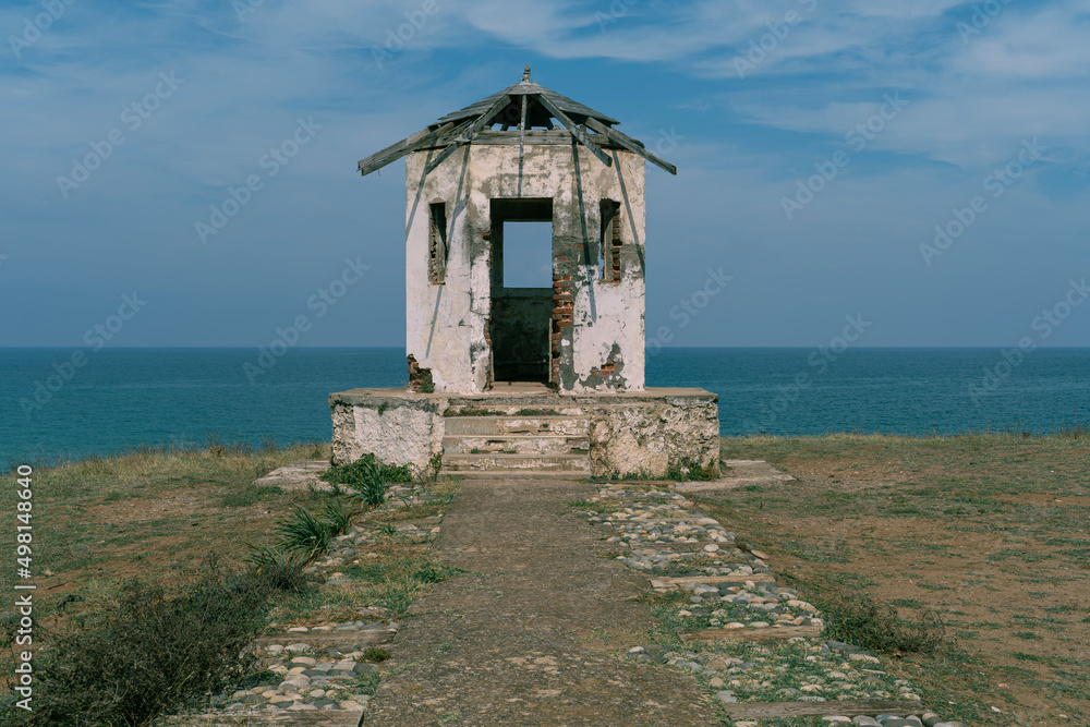 Obraz premium abandoned lighthouse at Şile from bosphorus istanbul turkey