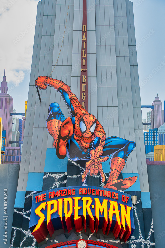 Obraz premium Giant Spiderman character above the entrance to the ride