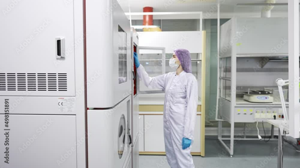 Women work in the lab. Conducts experiments on vaccines. Women work in the lab. Conducts experiments on vaccines.