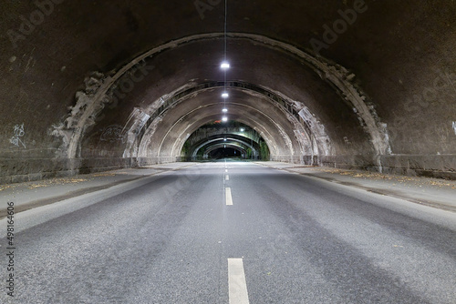 Dunkler Tunnel