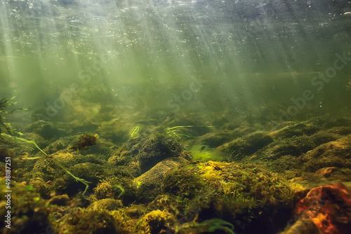 Konstfotografi sun rays under water landscape, seascape fresh water river diving