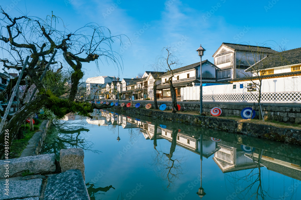 Obraz premium 岡山県の倉敷美観地区、倉敷川と町並み