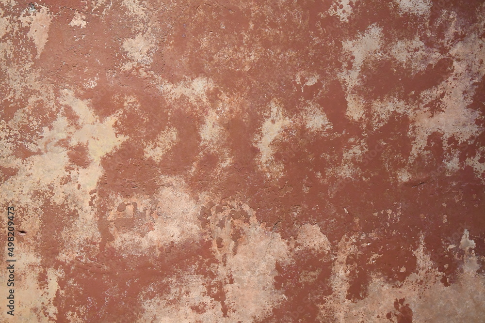 rotbrauner marmorierter  Kalkputz auf Wand 