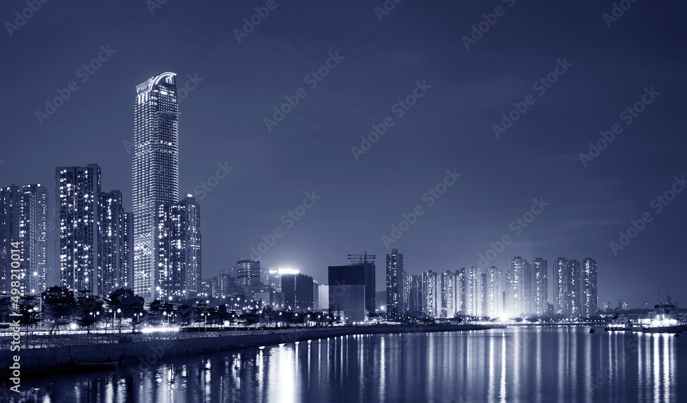 Obraz premium Harbor of Hong Kong city at night